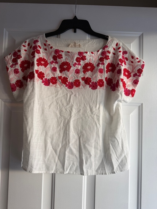 Solitaire Tops - White Embroidered Floral Blouse with Pink-Red Accents